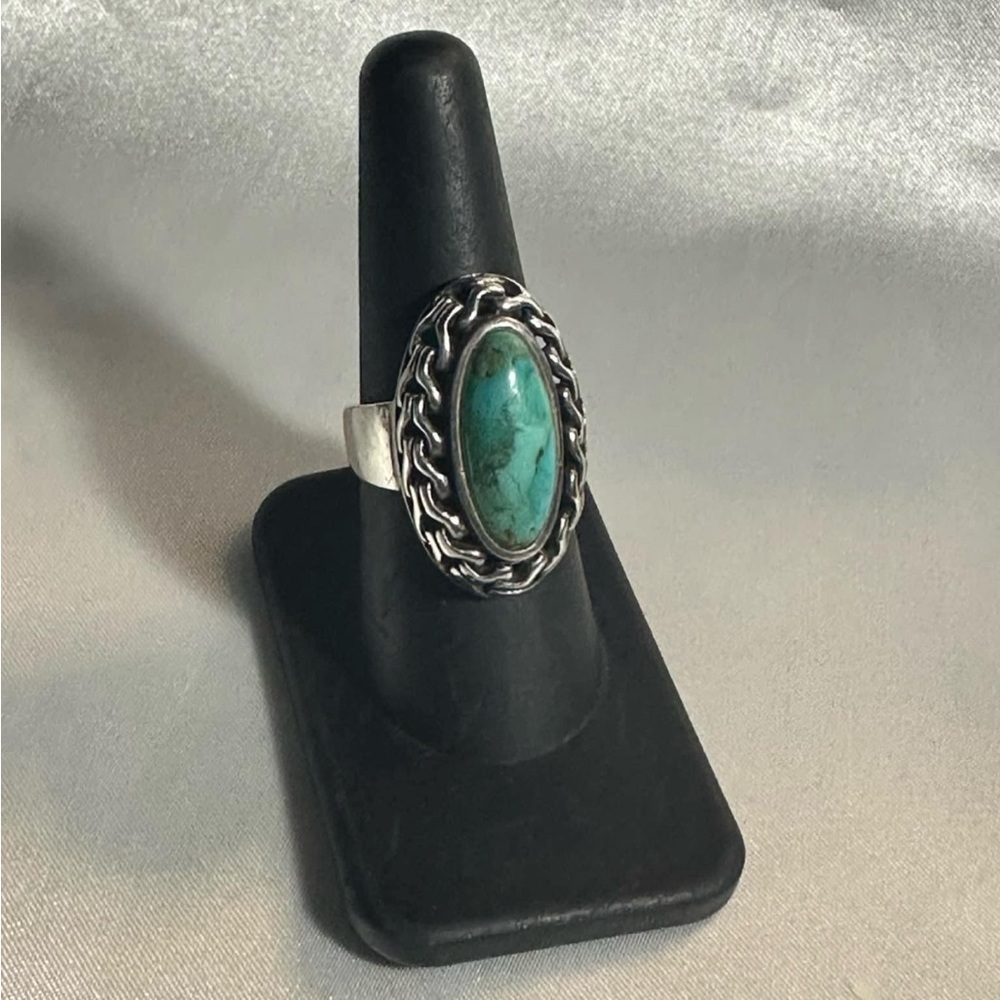 Beautiful Turquoise Sterling Silver Ring Size 7 1/2.
